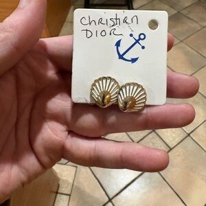 Chic Gold Shell Clip-On Earrings Dior